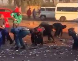 FILE IMAGE: Kagiso residents rushed to the scene of a cash-in-transit heist to collect notes left behind at the scene.